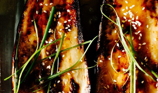 1. Этап. Баклажаны в карамели: 5. Вот и весь секрет, как сделать баклажаны в карамели. Они получается невероятно вкусными, а пикантный соус идеально подходит к запеченным овощам. Попробуйте и вам обязательно понравится!