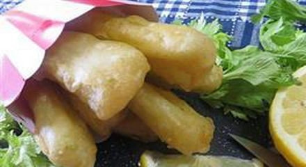 1. Этап. Жареный сельдерей (стебли): Стебли сельдерея, жаренные в кляре, — это вкусно!