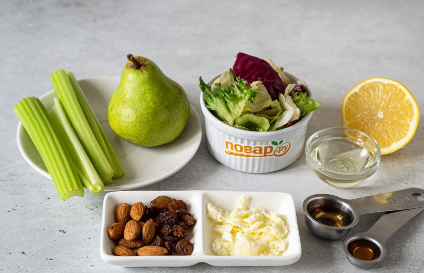 1. Этап. Салат с сельдереем и грушей: Подготовьте все ингредиенты.