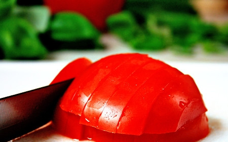 1. Этап. Греческий салат без перца: И помидоры.