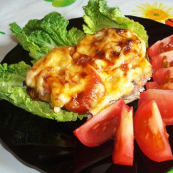 Свинина в духовке с сыром