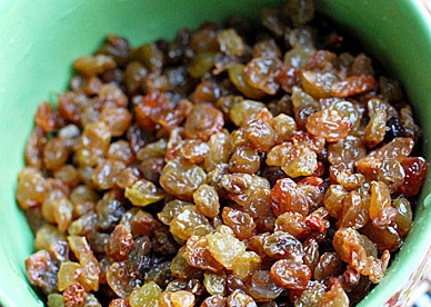 1. Этап. Сочиво с лимончиком: 8. В самом конце всыпаем изюм или чернослив (по вкусу).