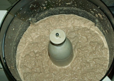 1. Этап. Суфле из мяса в духовке: Перемешиваем все ингредиенты блендером минуты 3-4.