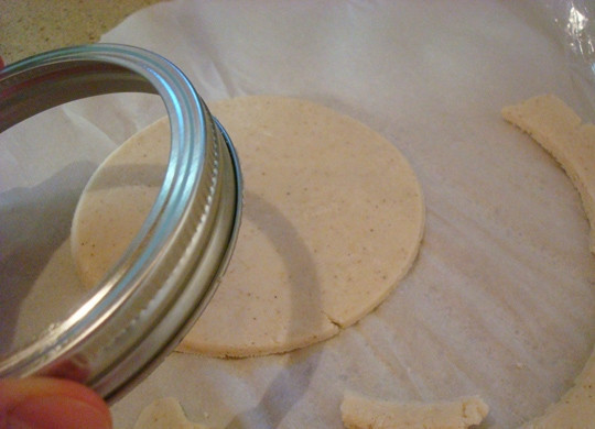 1. Этап. Мексиканское тако: 6. Вырежьте ровный кружочек.