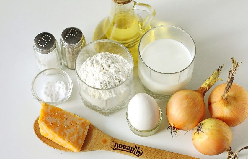 1. Этап. Заливной луковый пирог: Подготовьте все ингредиенты.