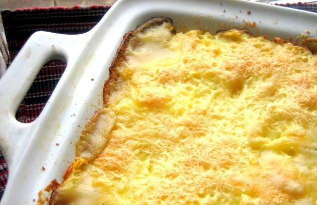 1. Этап. Рыба под соусом бешамель: 9. Отправляем все в духовку на 35-40 минут. Температура духового шкафа должна быть не менее 190 градусов.