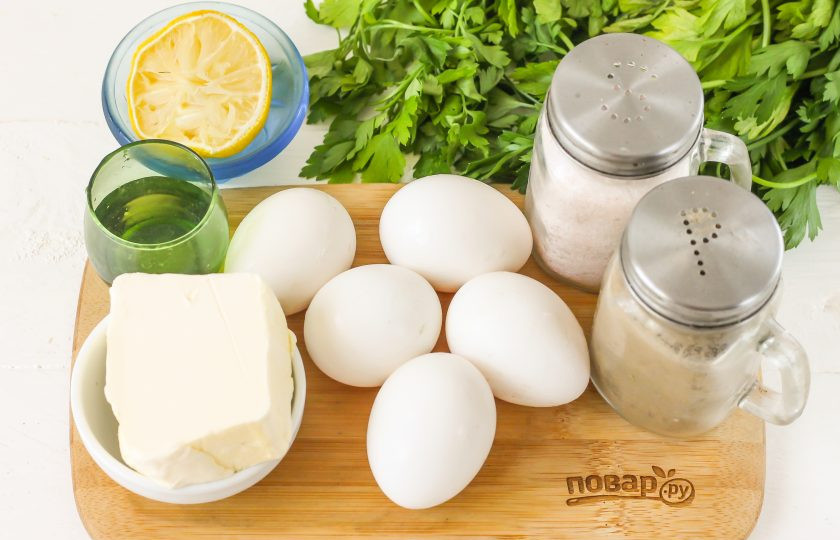 1. Этап. Голландский соус от Гордона Рамзи: Подготовьте указанные ингредиенты. Используйте либо 5 мелких желтков, либо 3 крупных.