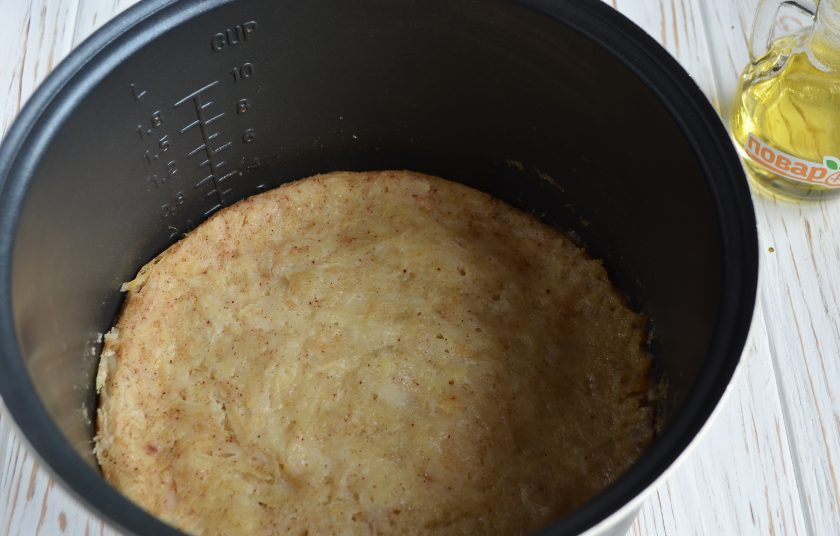 1. Этап. Манник на сыворотке: 6. Спустя 50 минут отключите машинку и оставьте манник остывать при закрытой крышке. Через 3-4 часа можно его достать и порезать.