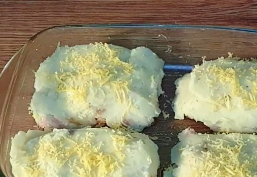 1. Этап. Мясные «Рассольники»: 16. Посыпаем 