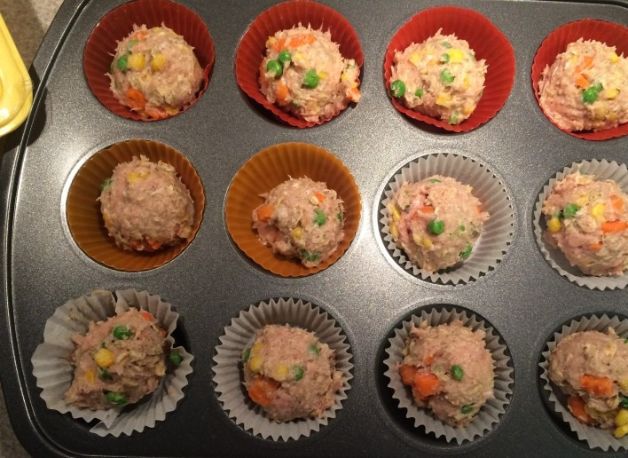 1. Этап. Куриные маффины с отрубями: 4. Отправляйте маффины в духовку на 35-40 минут.