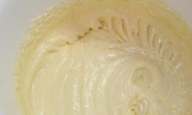 1. Этап. Печенье со смородиновым вареньем: И взбиваем-перемешиваем все миксером в однородную массу.