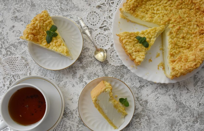 1. Этап. Пирог Ложный сырник: После выпекания обязательно остудите и охладите пирог, чтобы нежная начинка стабилизировалась.