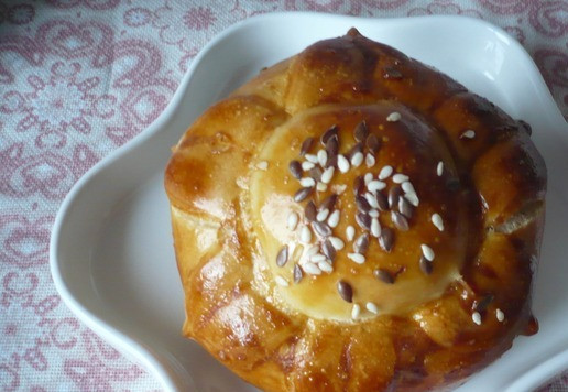 1. Этап. Булочки с плавленым сыром Ассорти: Угощайтесь!