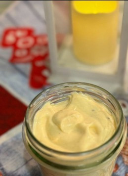 1. Этап. Полезный майонез из варёных яиц: Майонез перекладываем в баночку и уже никто не отличит домашний майонез от покупного. Убираем майонез в холодильник на один час для стабилизации