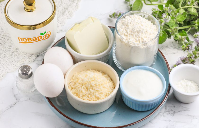 1. Этап. Кокосовые кексы: Подготовьте указанные продукты. Вместо сметаны можно использовать густой кефир или ряженку.