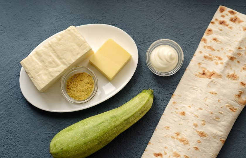 1. Этап. Пирог из лаваша с кабачками: Подготовьте все ингредиенты.