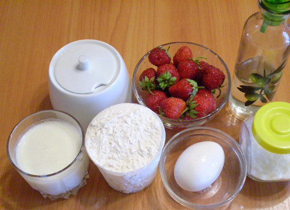 1. Этап. Клубничный пирог на кефире: 1. Приготовим продукты для пирога.