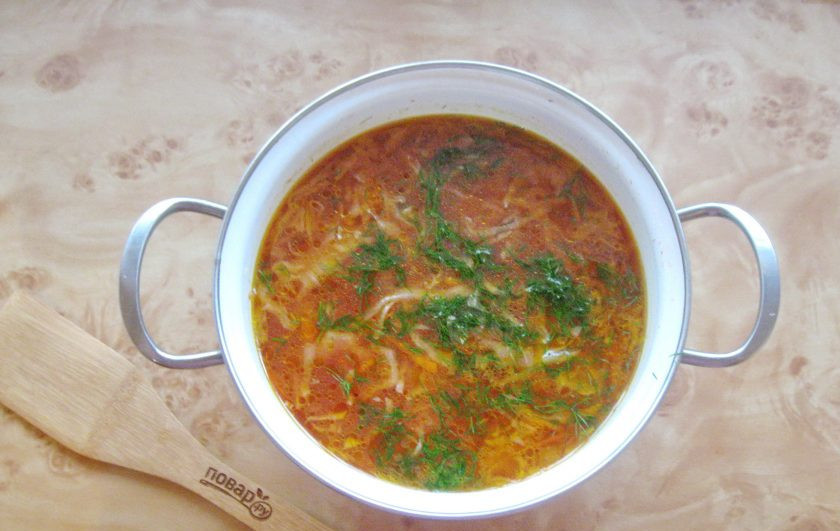 1. Этап. Борщ с яблочным уксусом: Готовый борщ приправьте измельченным чесноком и нарезанной зеленью.