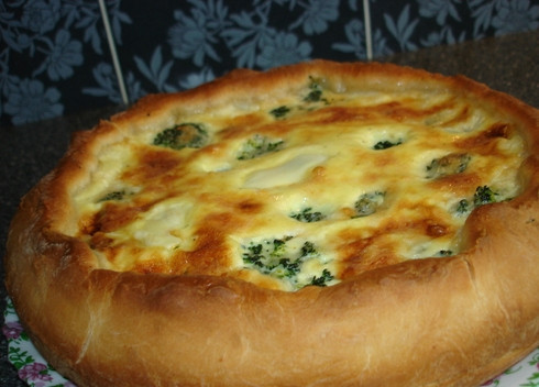 1. Этап. Пирог с семгой и брокколи: Запекайте пирог при 180 градусах в течение 55 минут, а затем подавайте его к столу.