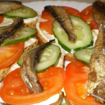 Бутерброды с консервированной рыбой