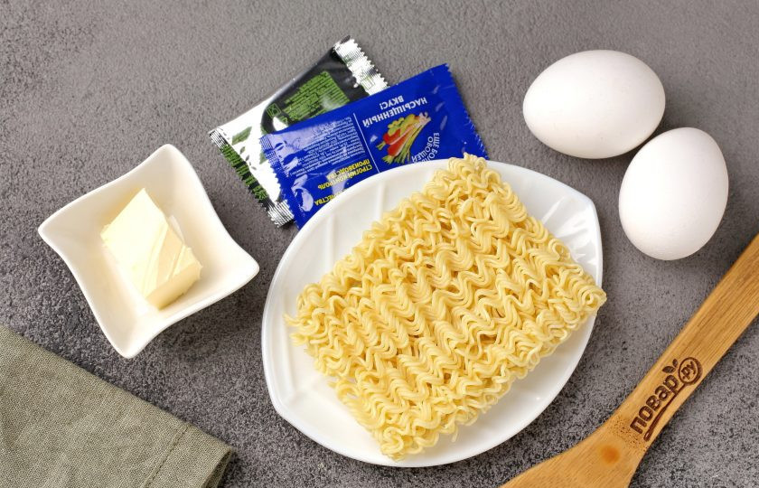 1. Этап. Ролтон с яйцом на сковороде: Подготовьте все ингредиенты.