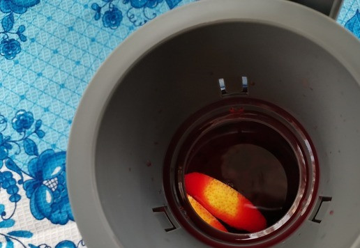 1. Этап. Чай Красная девица: Поместить в чайник: две дольки лимона,