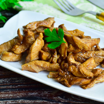 Куриная грудка с соевым соусом и имбирем