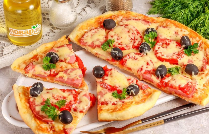 1. Этап. Пицца «Семейная»: Горячую пиццу нарежьте на порционные кусочки и подайте к столу, созвав своих родных.