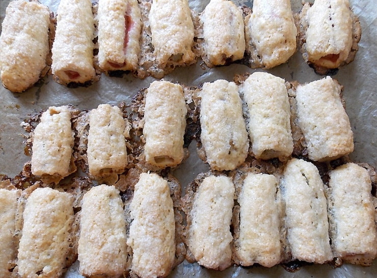 1. Этап. Сахарное печенье с ревенем: Выпекайте при t=200 градусов примерно 15-20 минут.