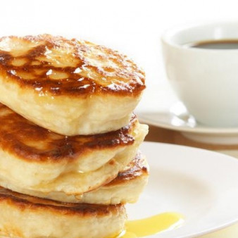 Пышные яблочные оладьи