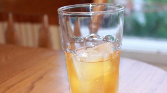 1. Этап. Квас из гриба: Чтобы вырастить чайный гриб, достаточно на несколько дней оставить заварку в теплом месте. На поверхности появится скользкая пленка, для ускорения созревания гриба, можно добавить сахар. За месяц гриб полностью созреет, тогда-то его перемещают в 3х литровую банку.