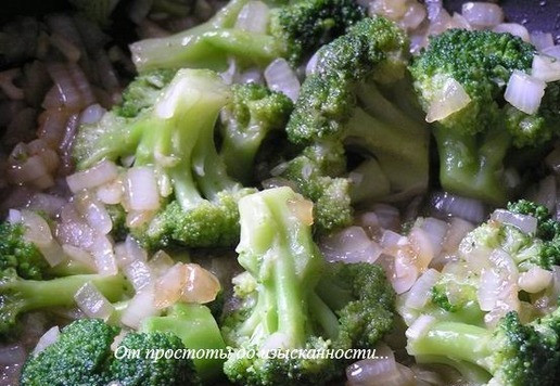 1. Этап. Рисовые котлеты с брокколи: Прогрейте 1 минуту и снимите с огня.