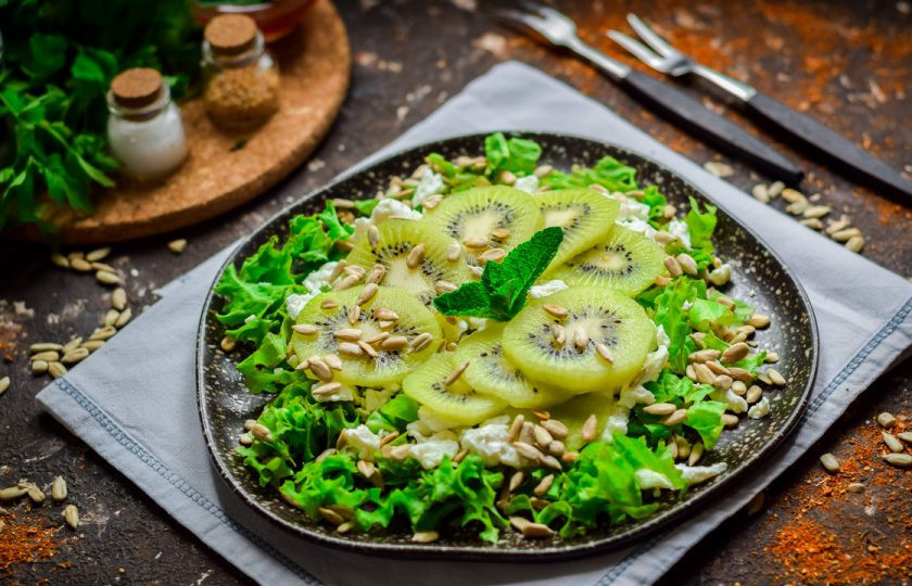 1. Этап. Зеленый салат с киви: Приятного вам аппетита!