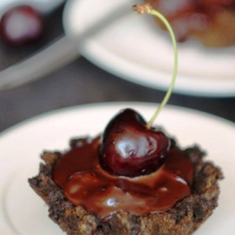 Шоколадно-вишневые пирожные