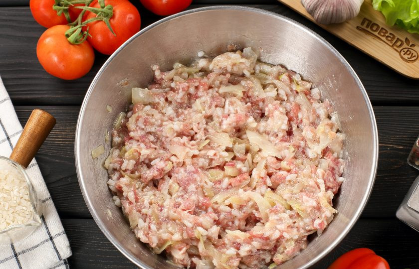 1. Этап. Ленивые голубцы с болгарским перцем: Тщательно перемешайте.