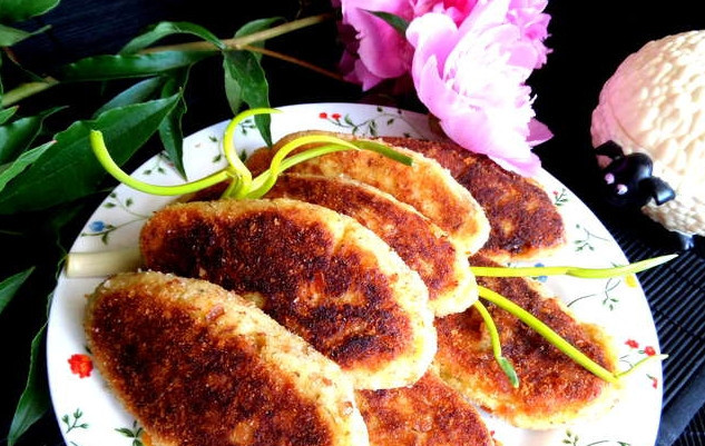 1. Этап. Картофляники с печенкой: Готовые картофляники с печенкой подавать можете со сметаной. Приятного аппетита!