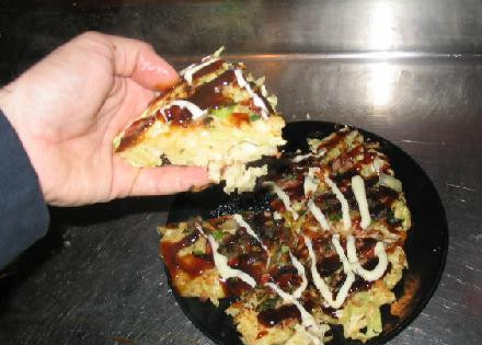 1. Этап. Японская пицца Окономияки (Okonomiyaki): Наслаждайтесь невероятным вкусом. Пицца готова!