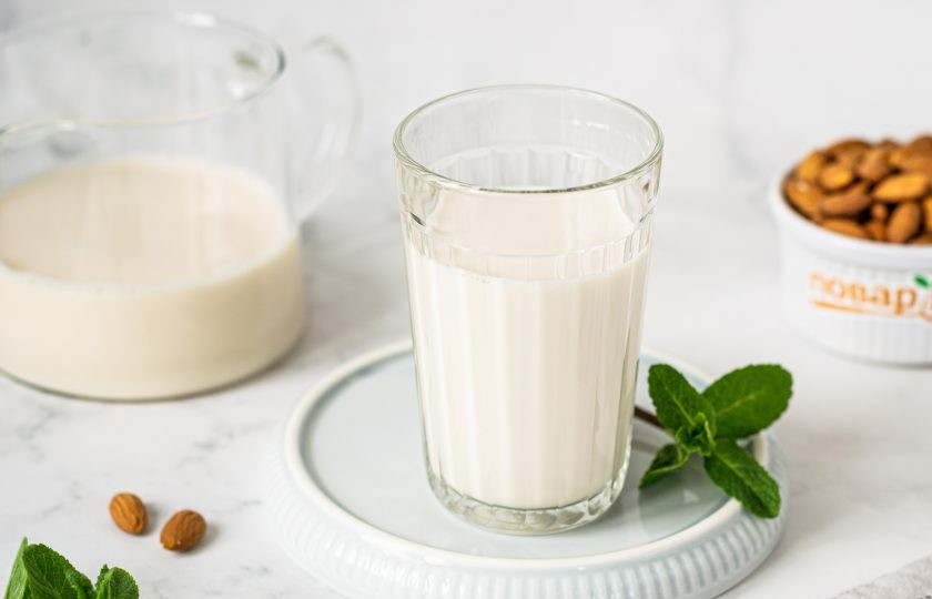 1. Этап. Вегетарианское молоко в домашних условиях: Добавьте в молоко сироп топинамбура по вкусу.