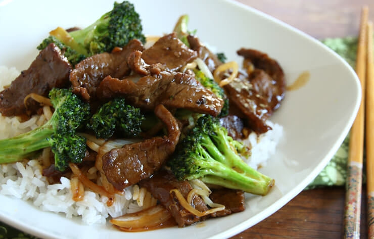 1. Этап. Говядина диетическая: 7. Подавайте говядину с гарниром из отварного риса. Приятного аппетита!