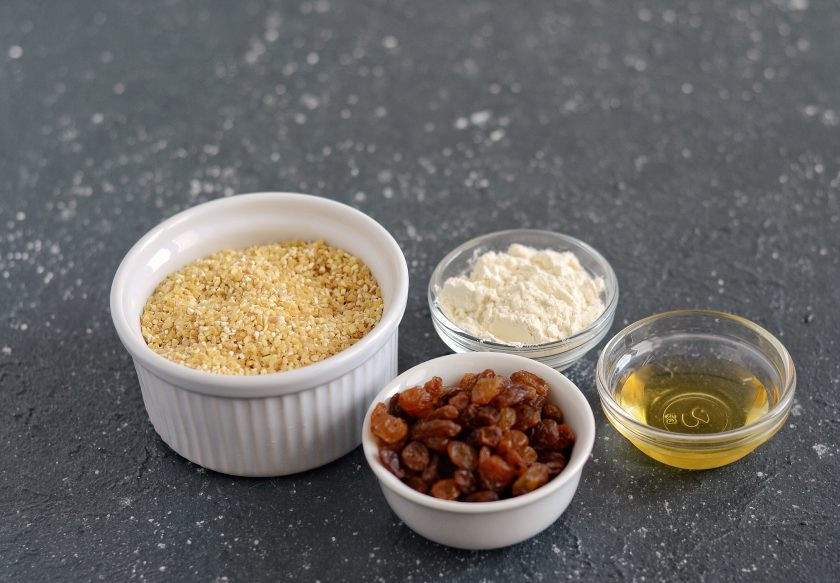 1. Этап. Сырники из пшенки: Подготовьте все ингредиенты.