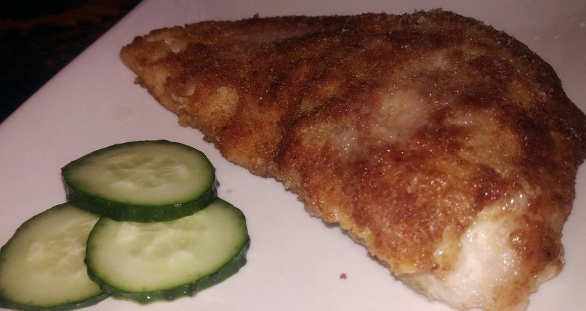 1. Этап. Отбивная из куриного филе: 6. Кушать их лучше сразу со сковороды — они с хрустящей корочкой и очень сочные.