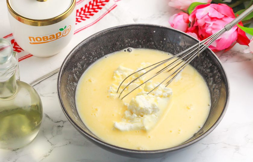 1. Этап. Творожные кексы в аэрогриле: Введите не влажный творог любой жирности. Его можно заменить творожной массой.