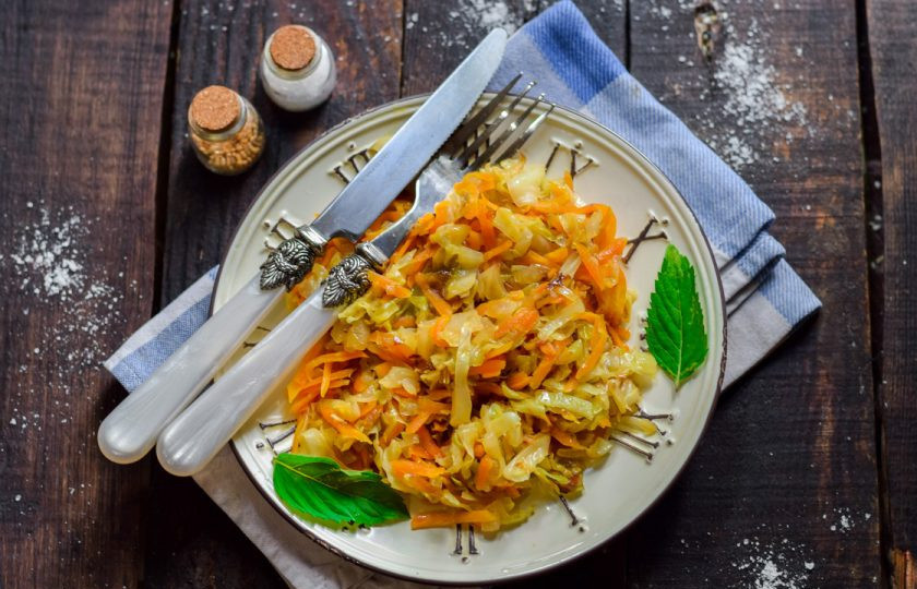 1. Этап. Тушеная молодая капуста: Приятного аппетита!