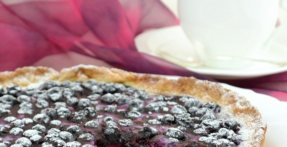 1. Этап. Пирог из песочного теста с замороженными ягодами: Запекайте пирог в течение 20-25 минут. После достаньте выпечку из формы и остудите. Приятного чаепития!