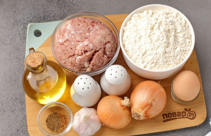 1. Этап. Сибирские пельмени с чесноком: Подготовьте все ингредиенты.