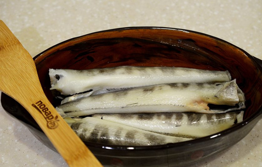 1. Этап. Ледяная рыба, запеченная с тимьяном: 2. Выпотрошите рыбу, удалите голову, внутренности, плавники.