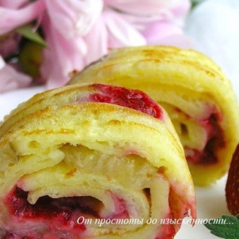Блинные роллы с бананом и клубникой