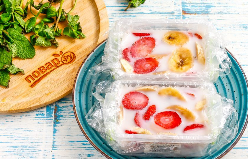 1. Этап. Клубнично-банановый террин: Спустя указанное время лакомство будет полностью готово.