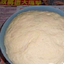 1. Этап. Утренние булочки: Через час тесто должно увеличится в два раза.