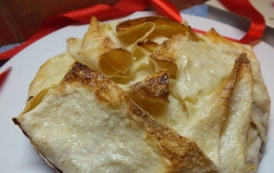 1. Этап. Лаваш с вишней: Вот такой у нас получился румяный и вкусный лаваш с вишней. Приятного чаепития!